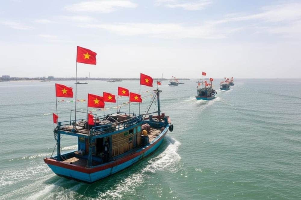 Người dân Sa Huỳnh tổ chức lễ hội cầu ngư ra khơi vào đầu xuân thu hút lượng lớn du khách