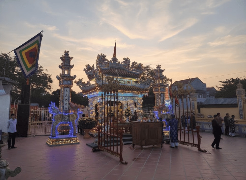 Đền Thái Dương giúp du khách hiểu thêm về tín ngưỡng ven biển và đời sống tinh thần của người dân nơi đây .