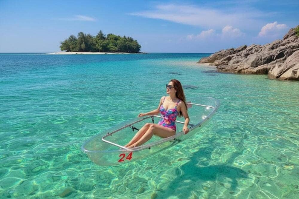 Trải nghiệm chèo thuyền trên bãi biển Đá Nhảy Quảng Bình