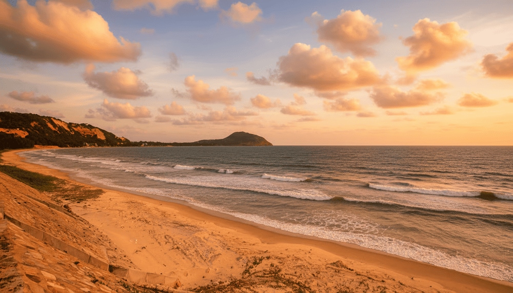 Bãi tắm Hòn Rơm