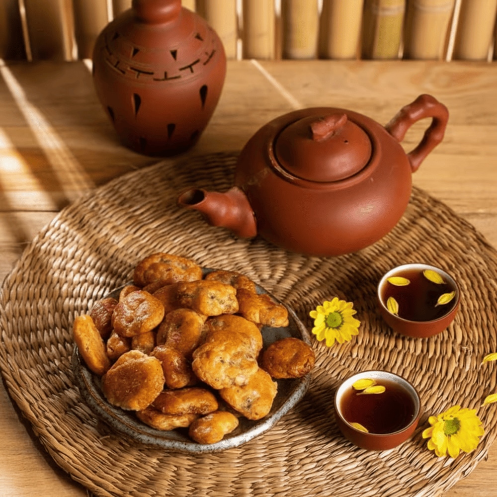 Bánh chả Hà Nội thơm bùi, giòn rụm, hợp vị khi dùng cùng trà nóng