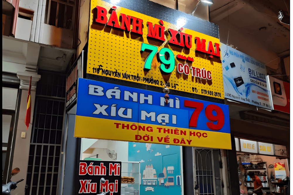 Không gian quán nhỏ, chỉ vài mét vuông với nồi xíu mại thơm lừng (Nguồn: Harry Nguyen - Google Map)