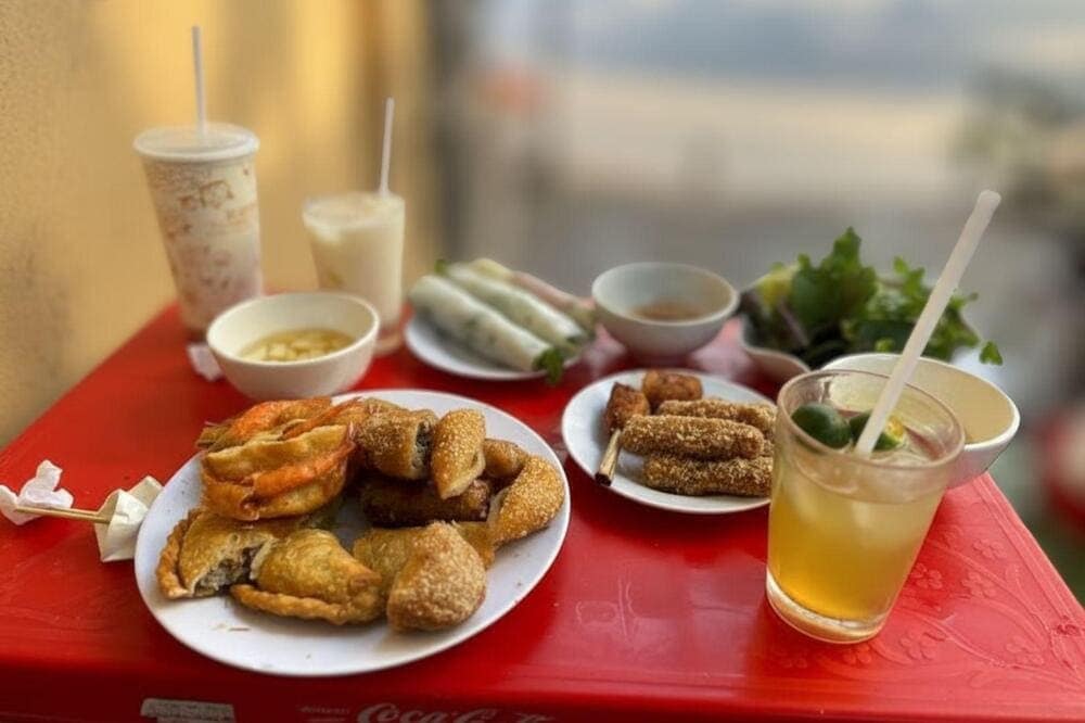 Các loại bánh tại quán Gốc Đa