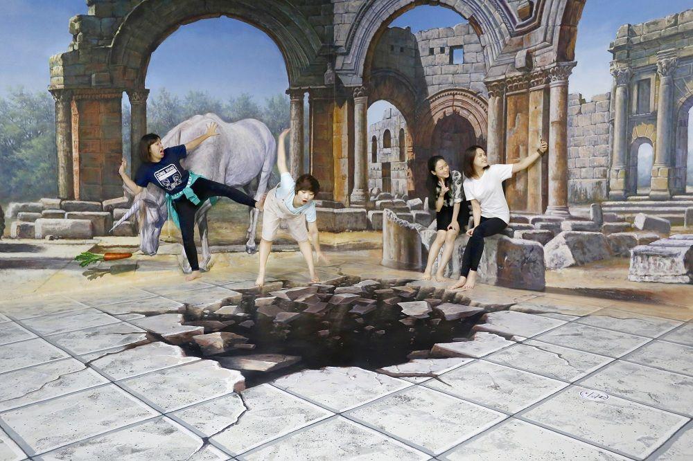 Khu vực này mang đến một cảm giác như bạn đang đi du lịch khắp thế giới, khám phá những điểm đến nổi tiếng mà không cần phải đi xa