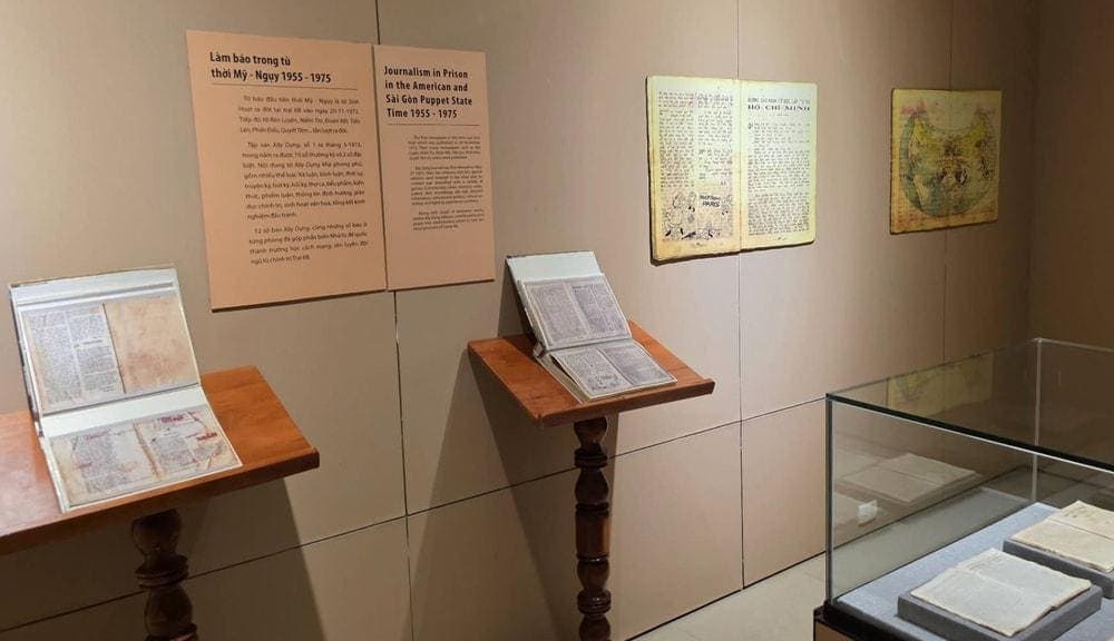 Những hiện vật còn sót lại minh chứng cho hoạt động truyền bá văn hóa, dạy học tại nhà tù Côn Đảo (Nguồn: Internet)