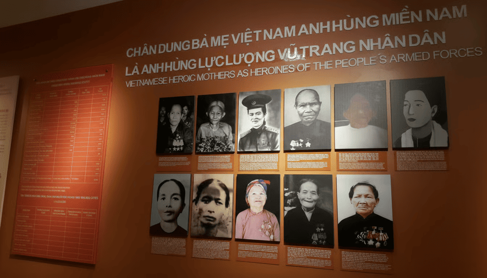 Chân dung của các Mẹ Việt Nam Anh hùng được trưng bày trang trọng trong bảo tàng