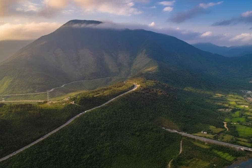 Đèo Ngang là địa điểm quen thuộc từng xuất hiện qua những vần thơ của Bà Huyện Thanh Quan