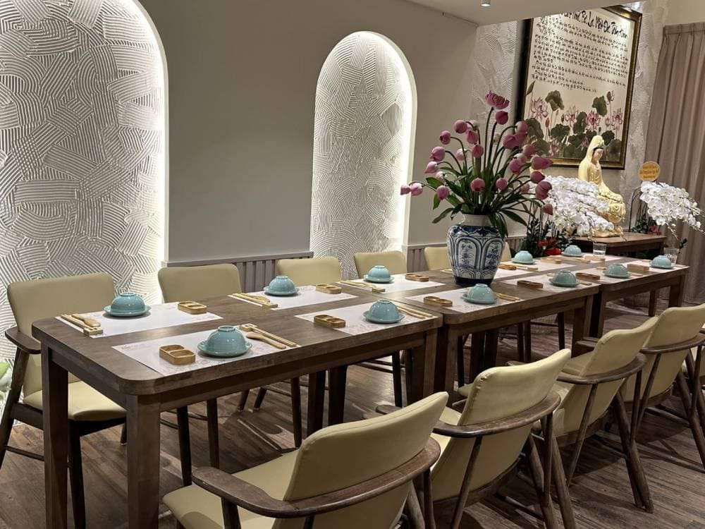 Nhà hàng có thiết kế sang trọng với sức chứa khá lớn