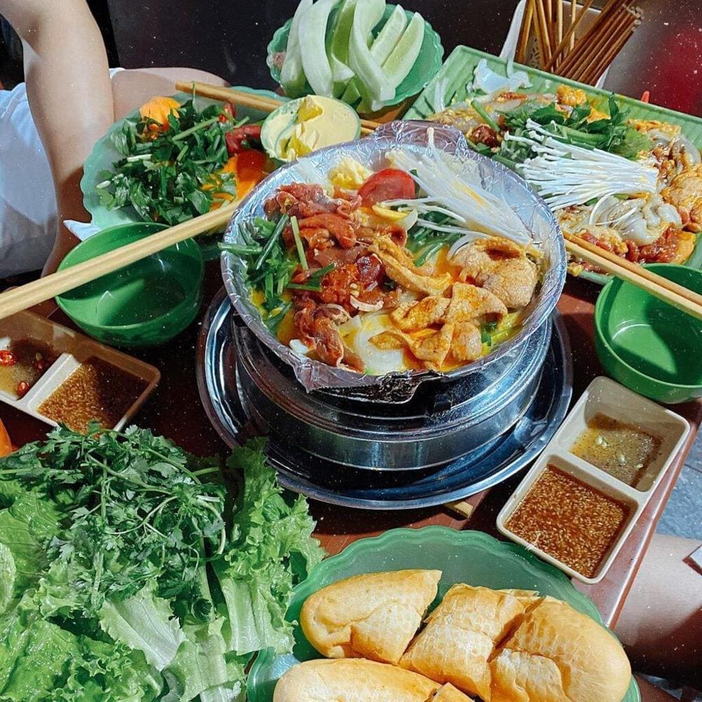 Buffet nướng vỉa hè bình dân với hương vị đậm đà