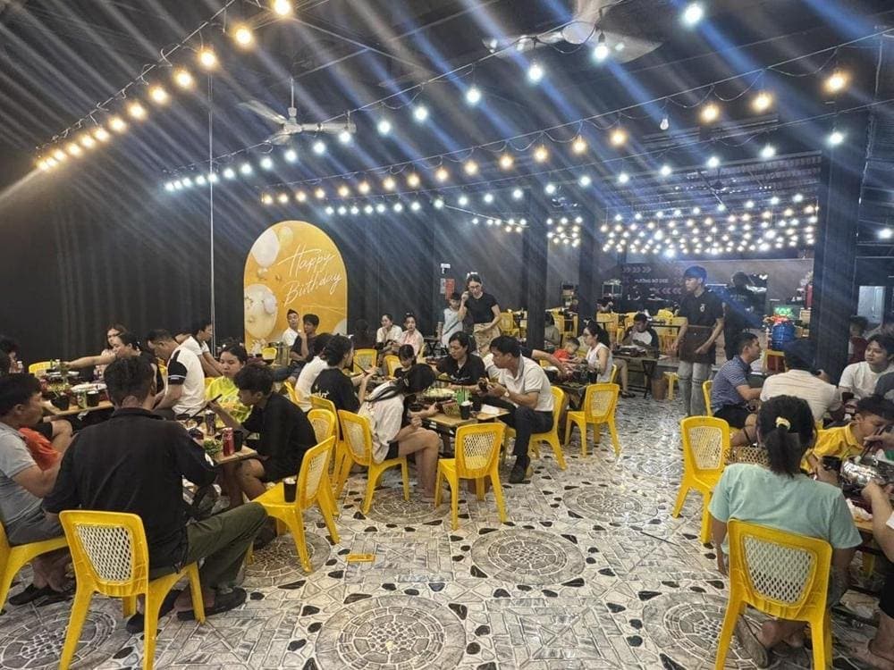 Nướng Bơ Dee có nhiều chi nhánh, trong đó có chi nhánh ở Tân Chánh Hiệp, Quận 12