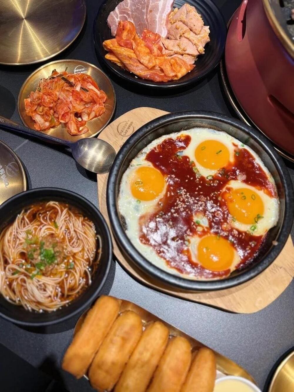 Các món ăn độc đáo mang đến trải nghiệm ẩm thực khác biệt.