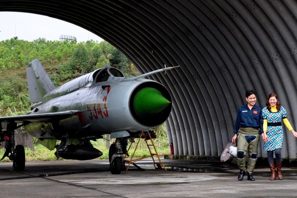 Sân bay Yên Bái là sân bay quân sự chiến lược của miền Bắc do Trung đoàn Không quân 921 đóng quân và quản lý (Nguồn: Báo Thanh Niên)