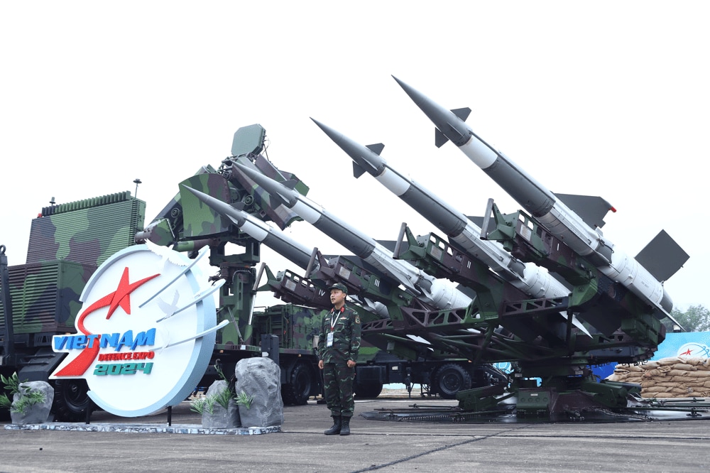 Triển lãm Quốc phòng quốc tế gần nhất được tổ chức vào năm 2024 tại sân bay Gia Lâm với hàng loạt vũ khí hiện đại (Nguồn: Báo Đời sống & Sức khỏe)