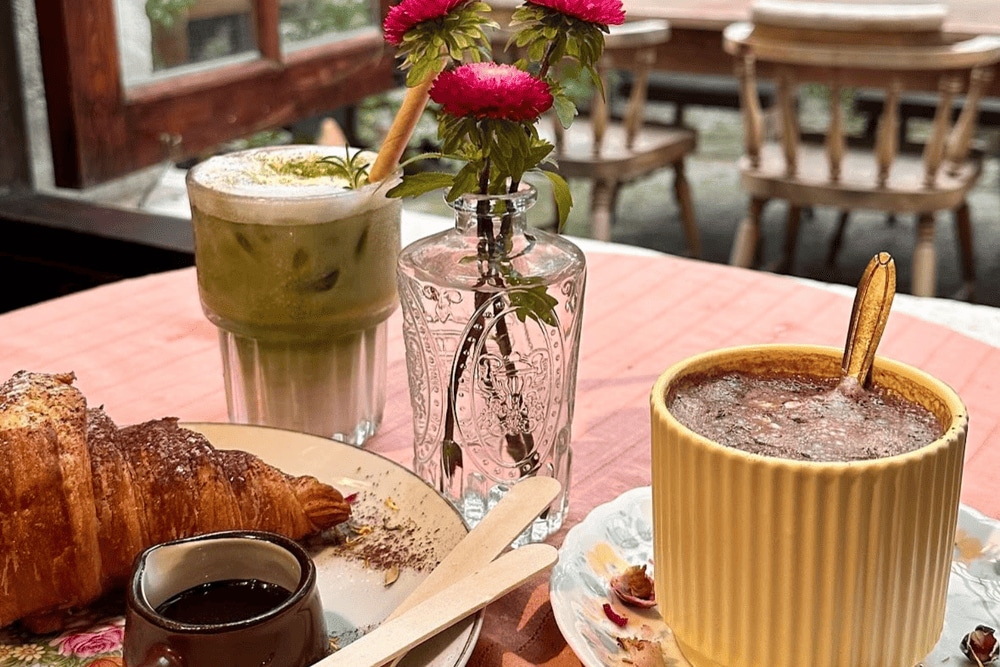 Các thức uống đều được quán trang trí độc đáo, tỉ mỉ đến từng chi tiết (Nguồn: Fanpage Khoảng trời tươi đẹp)