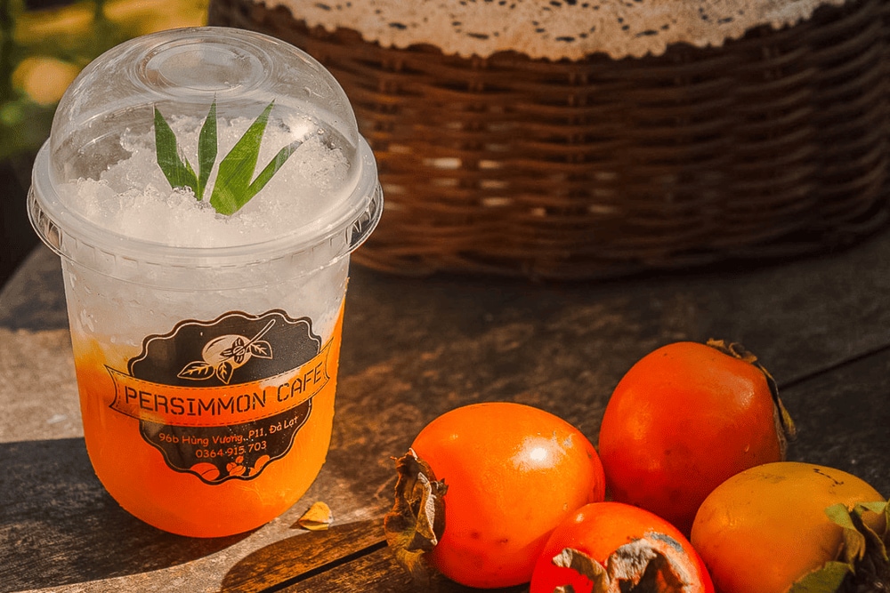 Đến Persimmon không thể nào bỏ qua những ly nước ép từ quả hồng chín mọng hay những tách trà thảo dược nóng hổi (Nguồn: Fanpage Persimmon cafe)