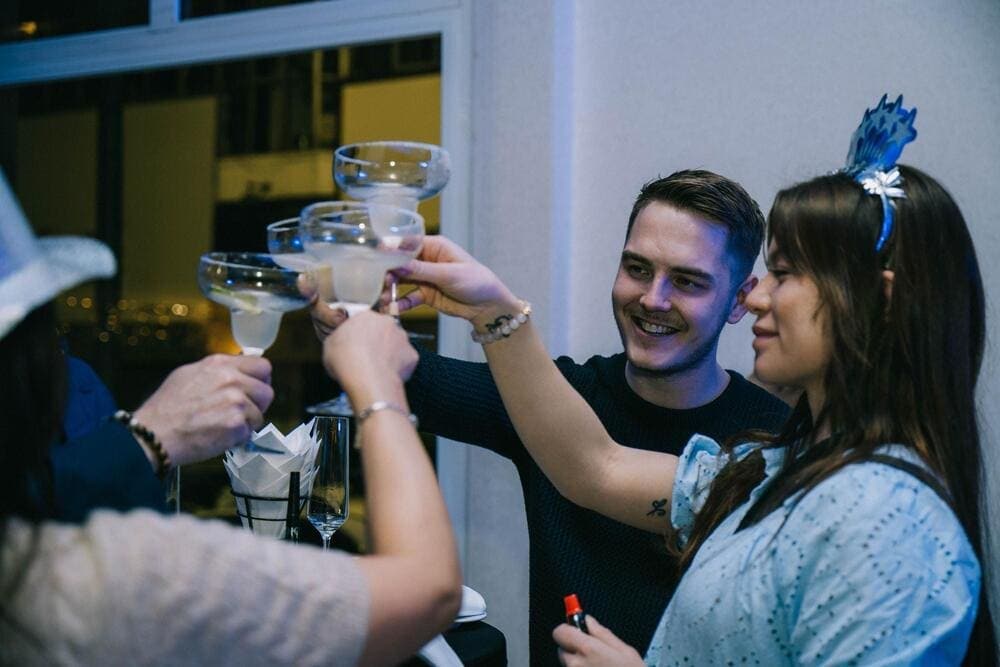 Bạn có thể dành trọn một buổi tối thư giãn cùng bạn bè tại Terrace Bar (Nguồn: Hotel de l'Opera - MGallery Hanoi)