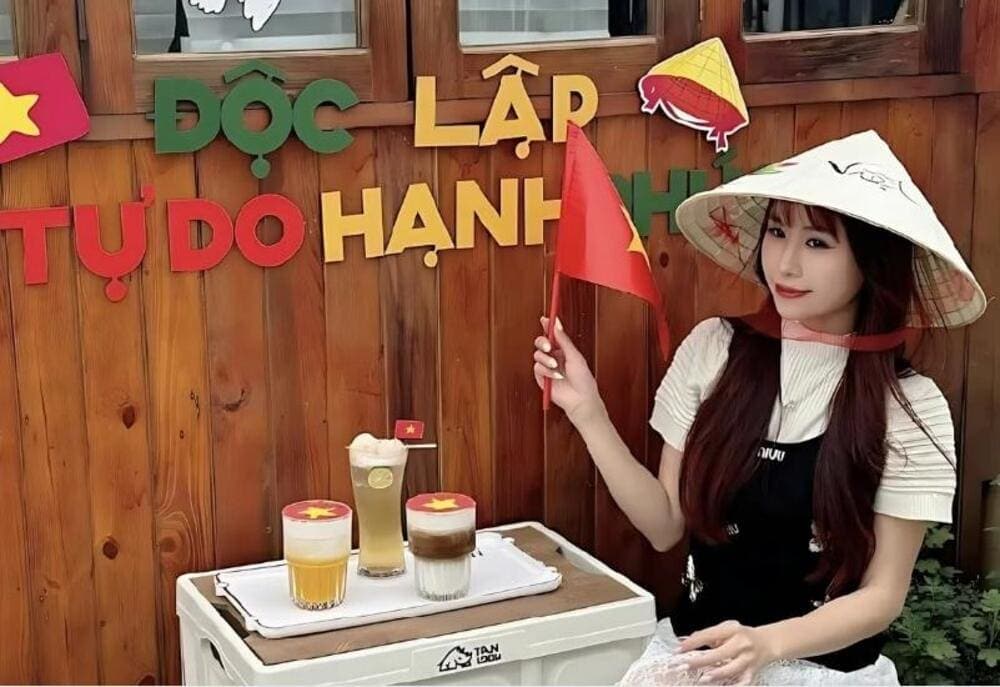 Góc sống ảo của quán được decor theo mùa, sự kiện (Nguồn: C'Laudi Cafe)