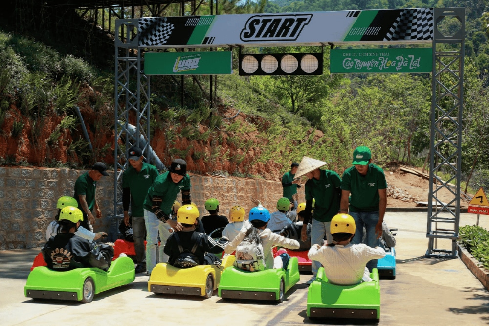 Du khách thích thú tham gia đua xe tại Cao Nguyên Hoa Đà Lạt. (Nguồn: Cao Nguyên Hoa Đà Lạt)