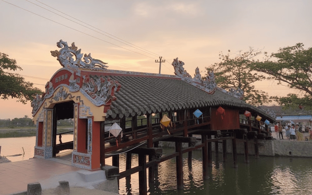 Cầu ngói Thanh Toàn