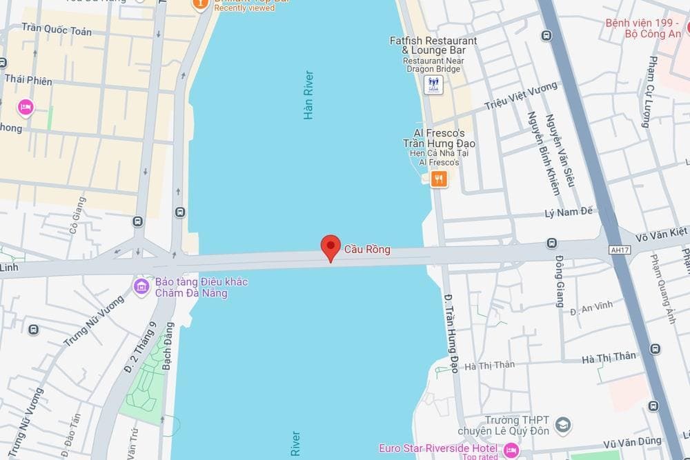 Cầu Rồng nằm ngay trung tâm thành phố Đà Nẵng, rất thuận tiện cho việc di chuyển (Nguồn: Internet)