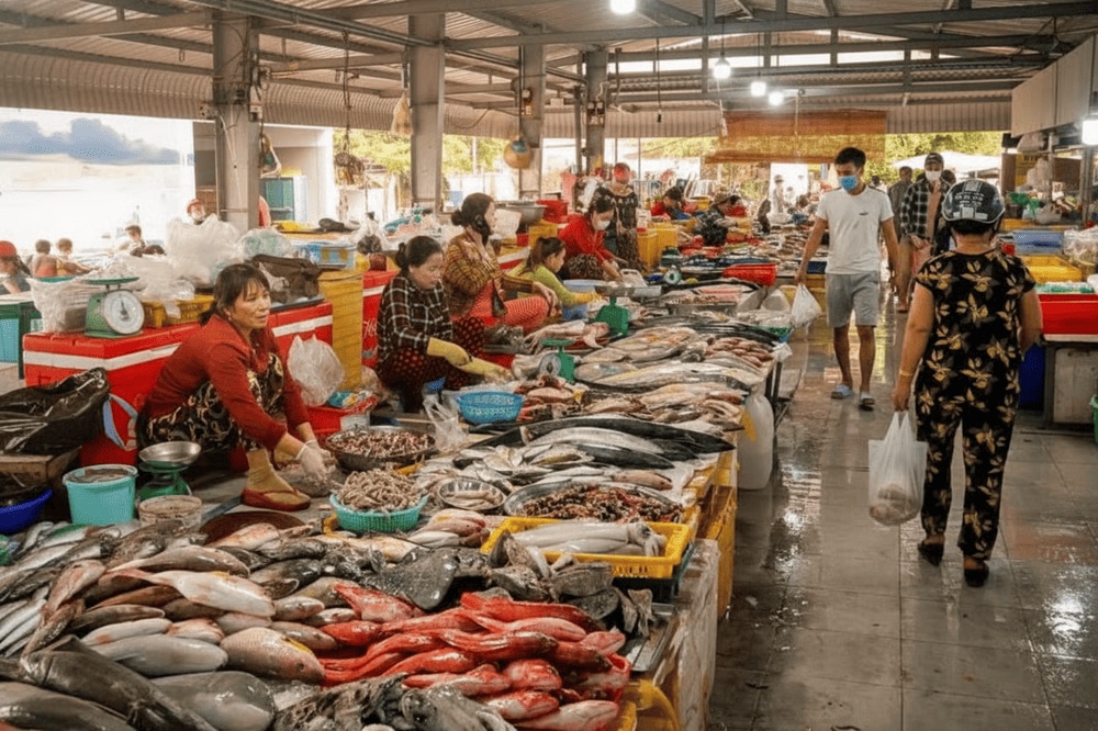 Khu hải sản tươi sống ở chợ Côn Đảo
