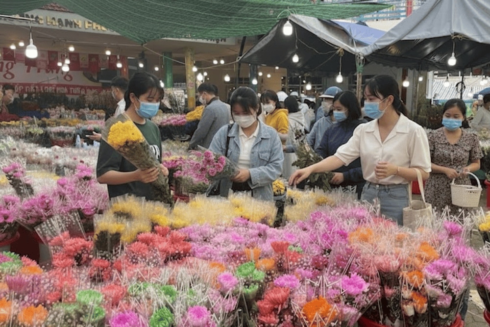 Chợ hoa Hồ Thị Kỷ hoạt động cả ngày, vắng hơn vào buổi trưa