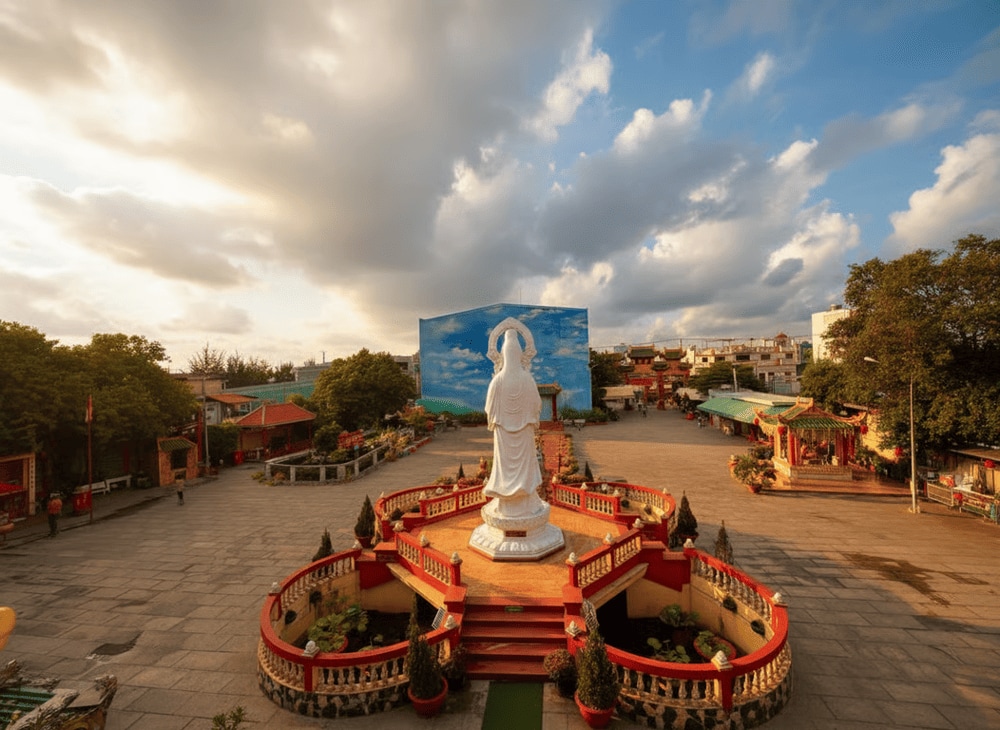 Khuôn viên trước chùa