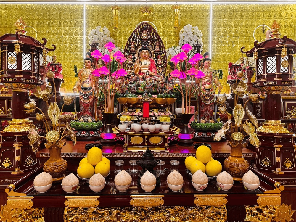 Không gian thờ tự linh thiêng, trang trọng (Nguồn: Fanpage Chùa Cây Thị)