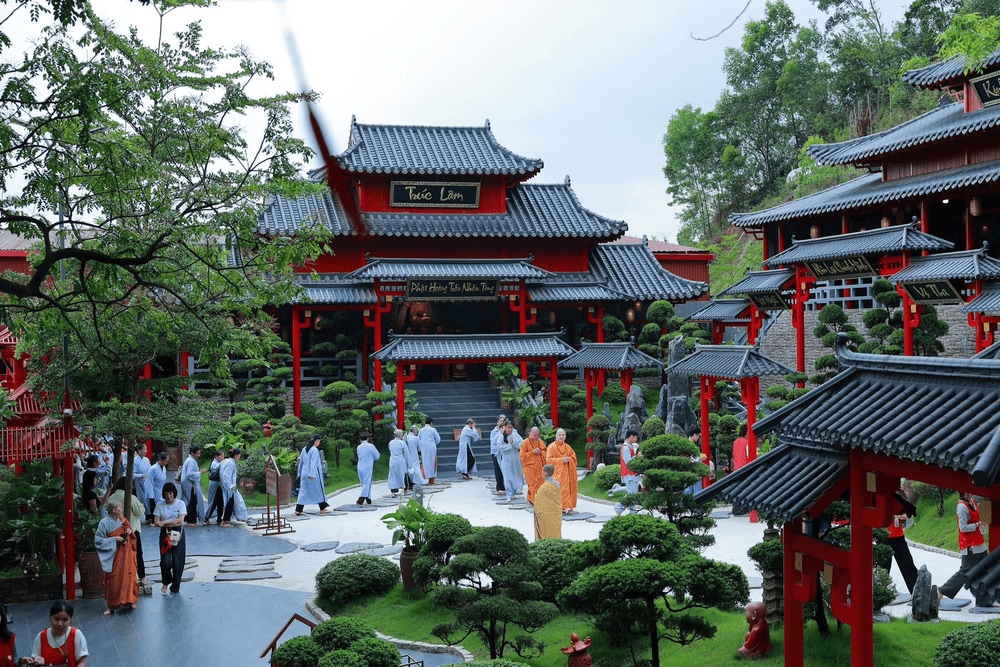 Toàn bộ cảnh quan chùa Cây Thị, mang vẻ đẹp bình yên, thanh tịnh (Nguồn: Fanpage Chùa Cây Thị)