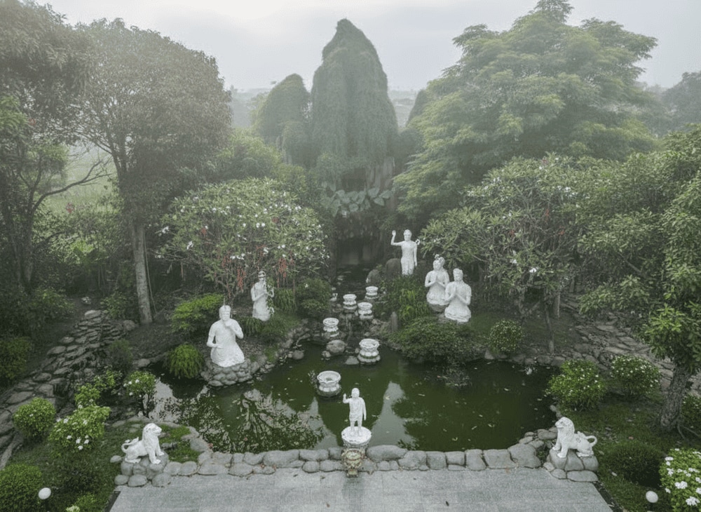 Khuôn viên chùa Gò Kén