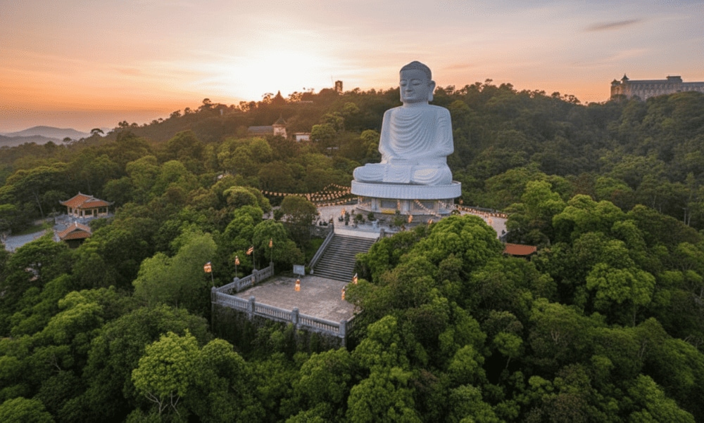 Chùa Linh Ứng Bà Nà Đà Nẵng được xây dựng từ năm 1999, là biểu tượng hòa quyện giữa thiên nhiên và tâm linh, mang lại không gian bình yên cho du khách