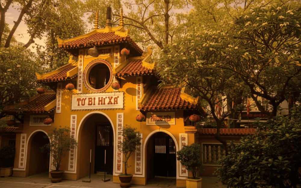 Chùa Quán Sứ là một trong những ngôi chùa cổ kính và linh thiêng bậc nhất Thủ đô Hà Nội