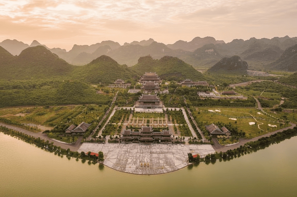 Chùa Tam Chúc rộng 144ha và nằm trong quần thể chùa lớn nhất thế giới