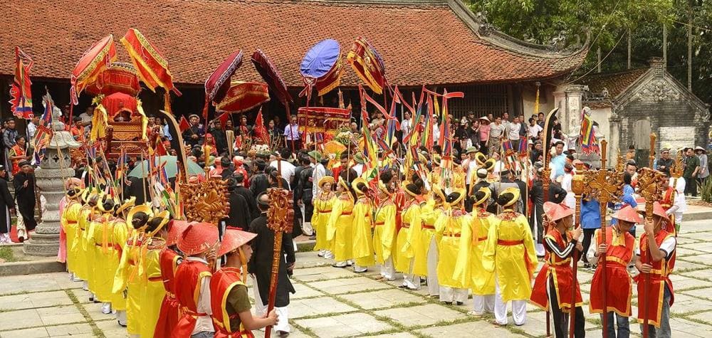 Lễ hội chùa Thầy tổ chức vào tháng 3 âm lịch