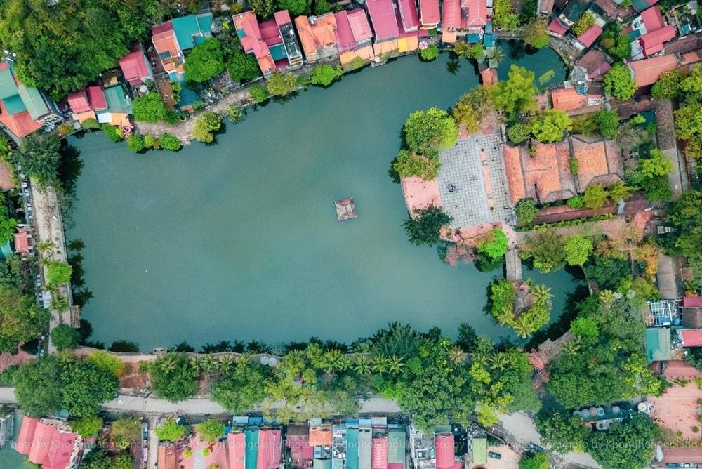 Toàn cảnh chùa Thầy từ trên cao