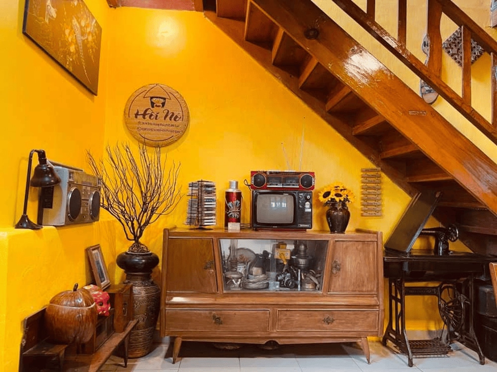 Hồi Nớ – quán cơm Việt đậm chất miền Trung, không chỉ níu chân thực khách bằng món ngon dân dã mà còn bởi không gian hoài niệm, gần gũi như trở về tuổi thơ. (Nguồn: Facebook Ngọc Huyền)