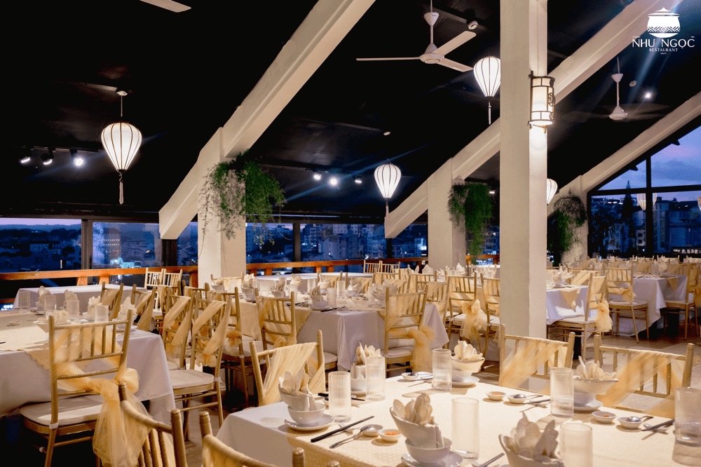 Quán có không gian rộng rãi, sang trọng, hiện đại cùng sức chứa hơn 500 khách (Nguồn: Fanpage Nhà Hàng Như Ngọc)