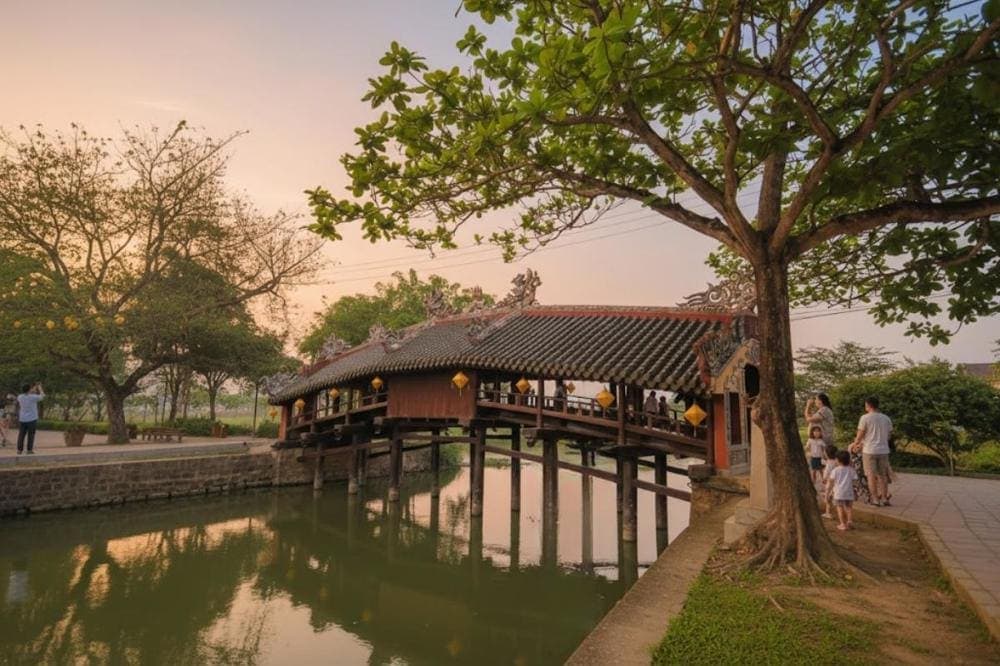 Cầu ngói Lưu Quang