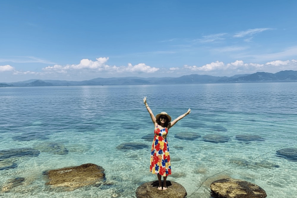 Tham quan vào sáng sớm hoặc chiều muộn giúp tránh ánh nắng gay gắt khi sống ảo