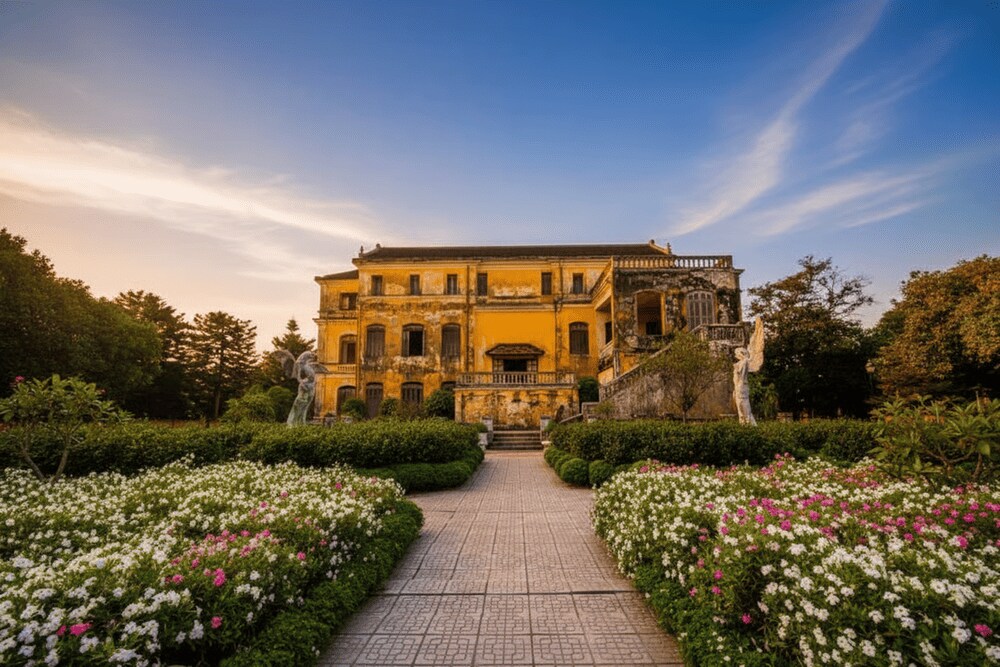 Mặt sau của Lầu Khải Tường