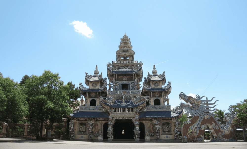 Địa điểm tham quan Chùa Linh Phước tại Đà Lạt