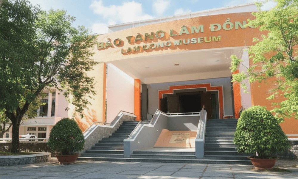 Nhiều hiện vật khảo cổ được trưng bày bên trong Bảo tàng Đà Lạt, tái hiện rõ rệt lịch sử và văn hóa Tây Nguyên