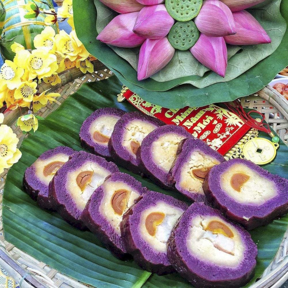 Bánh tét lá cẩm