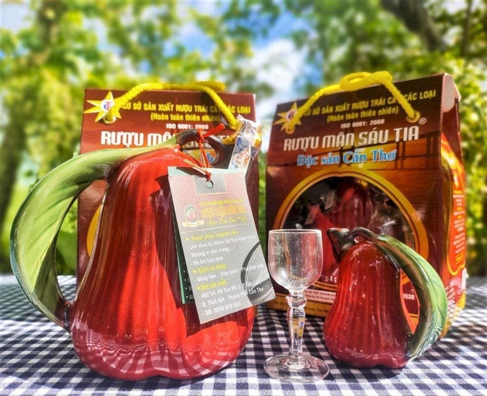 Rượu mận Sáu Tia (Nguồn: Làng du lịch Mỹ Khánh)
