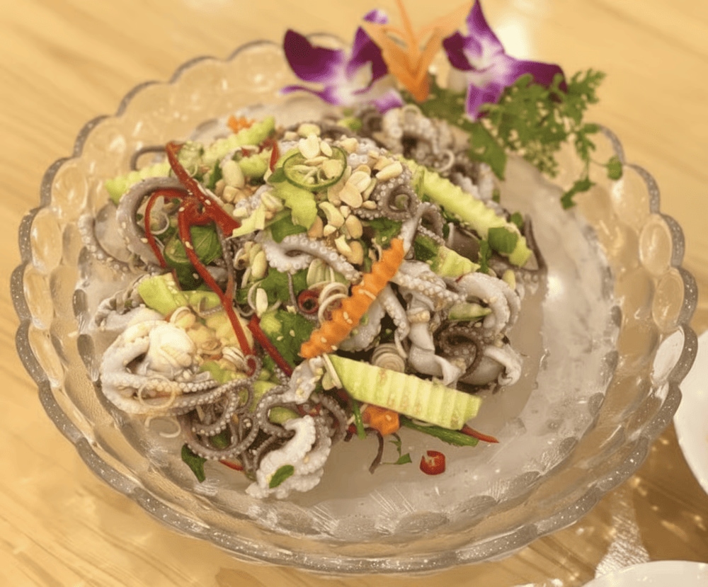 Món ruốc lạnh chua cay với màu sắc bắt mắt, hương vị chua ngọt thanh mát