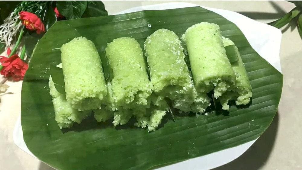 Bánh ống lá dứa xanh tự nhiên nhân đậu ngọt