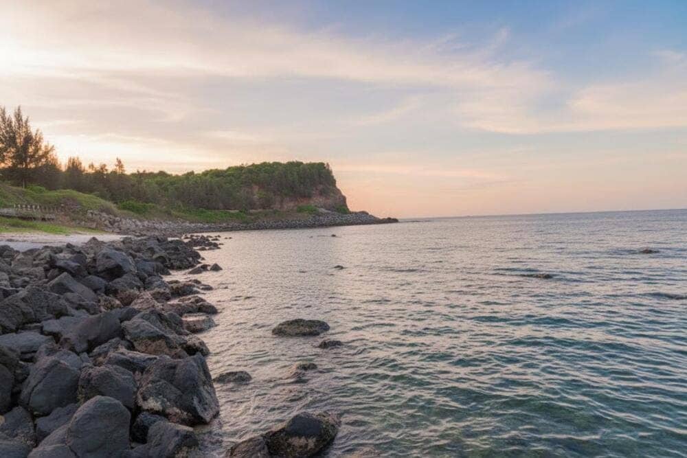 Tắm biển và thư giãn trong làn nước trong xanh