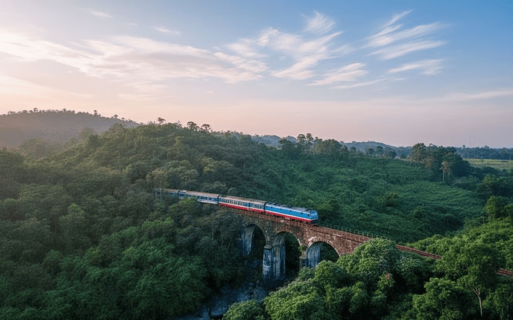 Chuyến tàu xuyên qua đèo Hải Vân chắc chắn sẽ mang đến những khoảnh khắc khó quên
