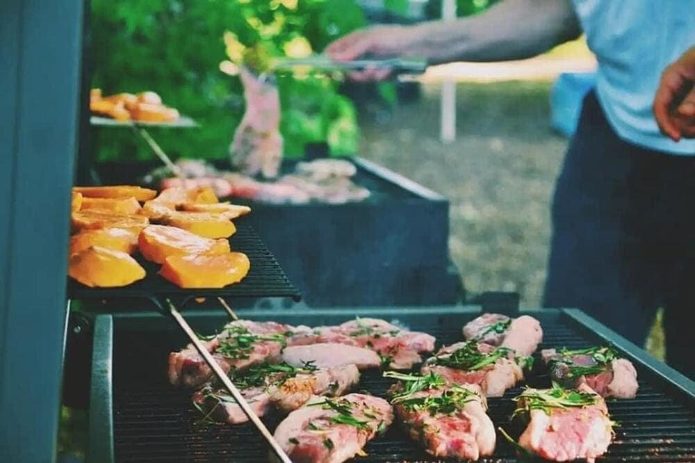 Cắm trại bên biển, thưởng thức hải sản tươi rói và nướng BBQ cùng hội bạn