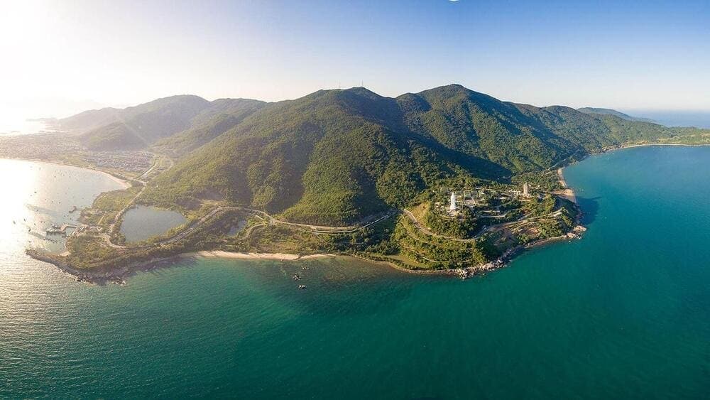 Bán đảo Sơn Trà có góc nhìn toàn cảnh từ trên cao rất ấn tượng (Nguồn: Danang Fantasticity)